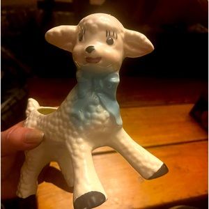 Adorable 1950s little lamb planter no chips no cracks in great condition